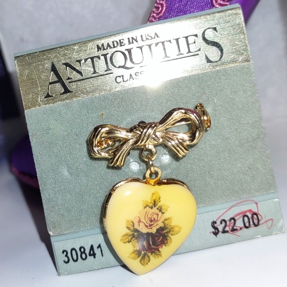 Classic Enamel Heart w/ Vintage Floral on Locket Dangling  Gold Bow Brooch - Picture 7 of 11